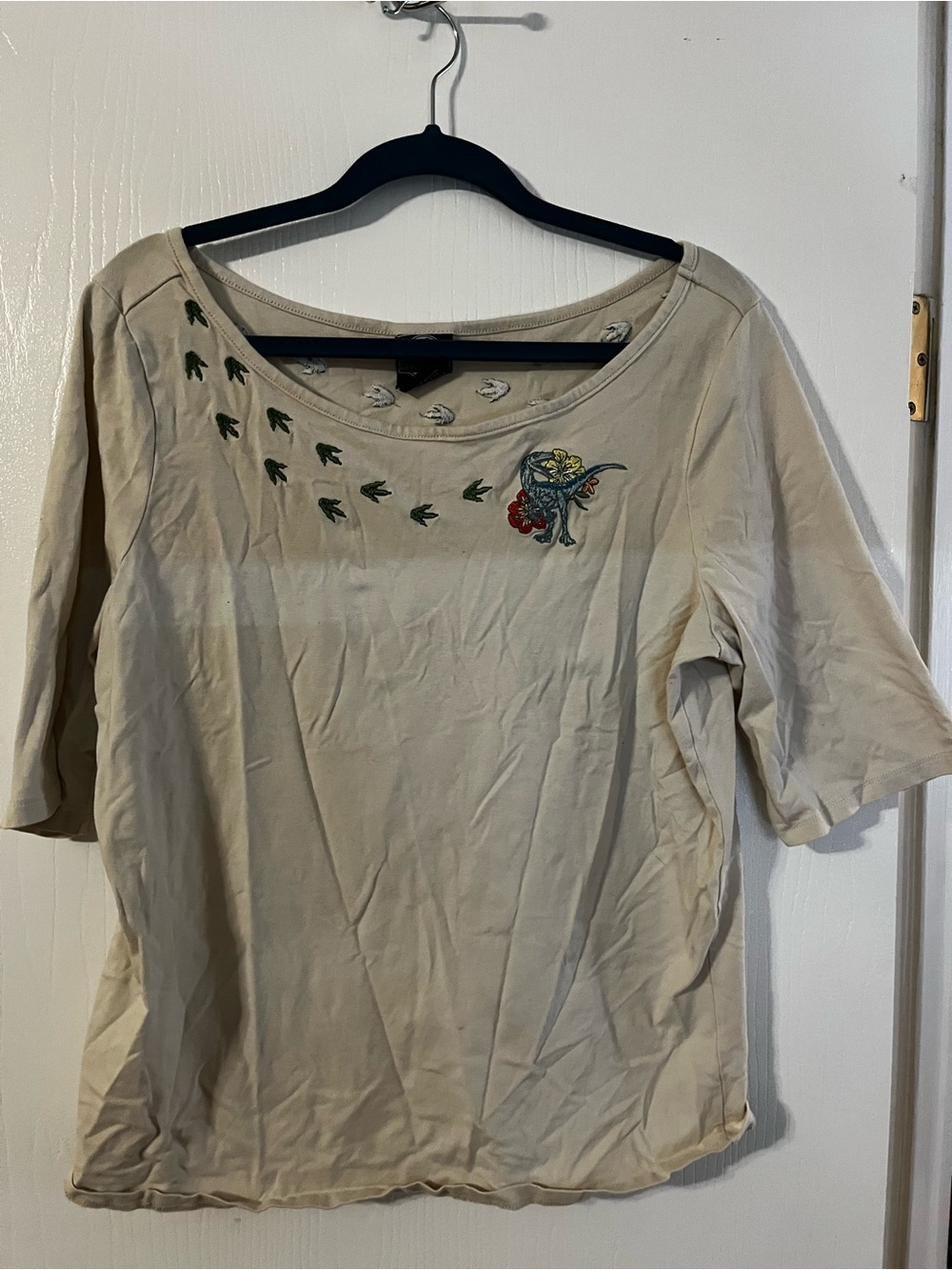 Her Universe Cream Short-Sleeve Scoop Neck Top with Embroidered Bird